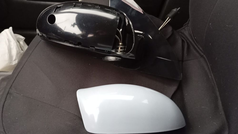 Espelho  direito NOVO  For Focus até 2002