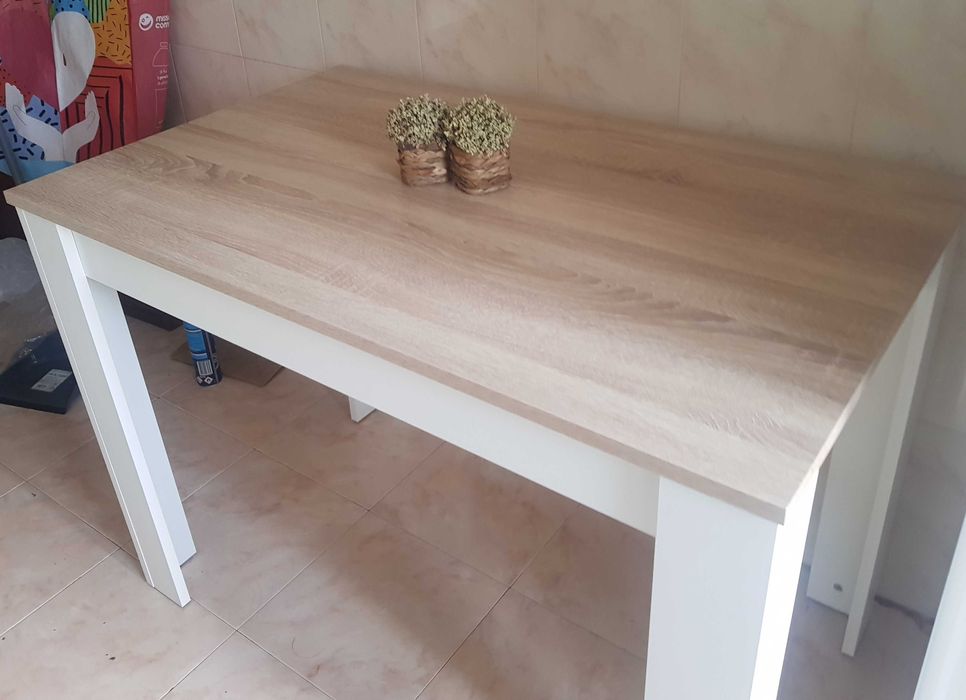 Mesa cozinha/sala branca e madeira