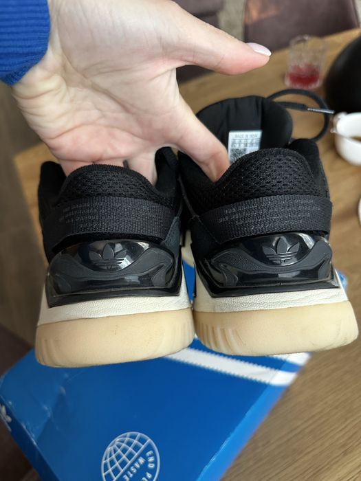Кросівки adidas вдягнуті раз, маломірки, 23,5-24 см устілка