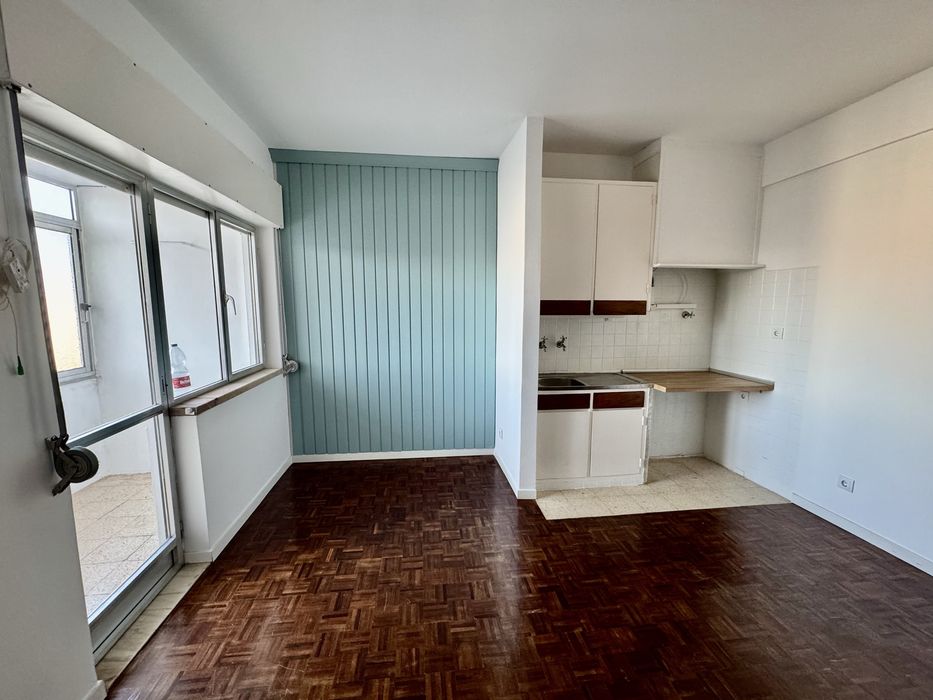 Estúdio T0 na Reboleira com Excelente Localização – 7.º Andar