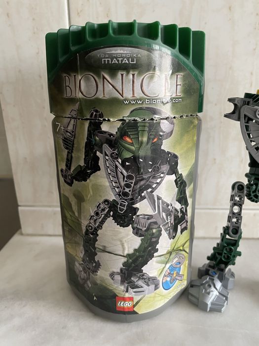 LEGO Bionicle Toa Hordika Matau Set 8740 e Toa Hordika Onewa Set 9739