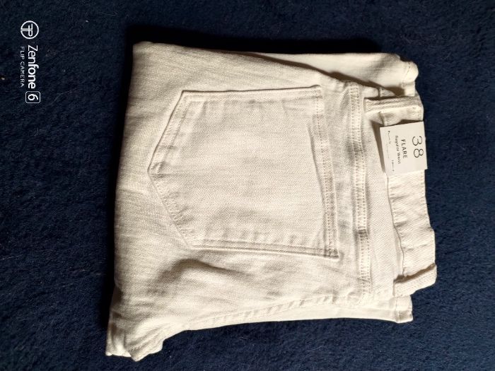 Calças Brancas Boca de Sino nº38