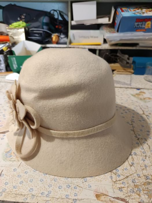Vendo novo chapéu para mulher bom estado