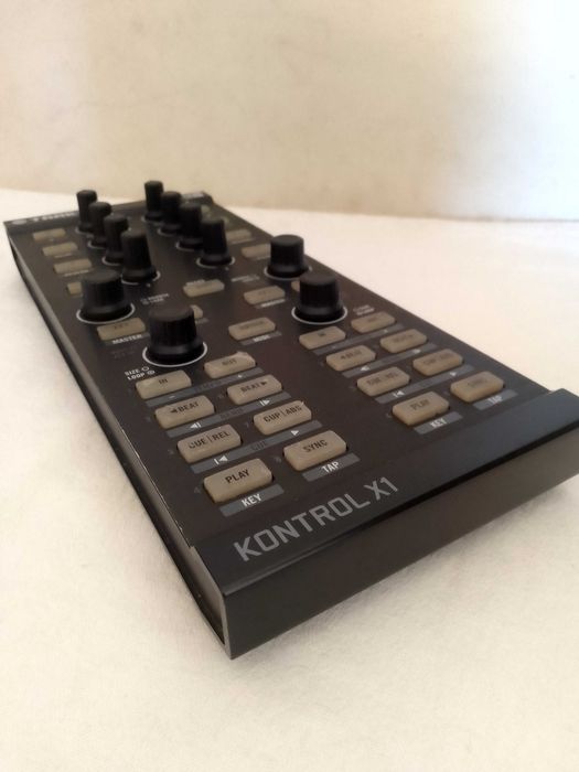 Traktor koontrol X1 + Traktor Kontrol Stand64585407043714122