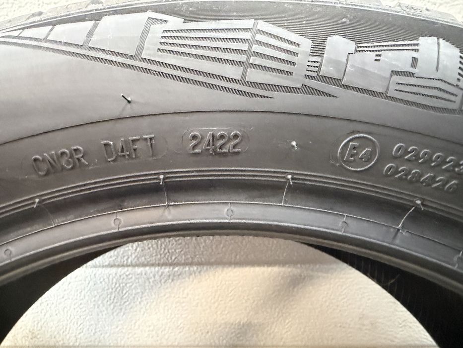 Opono wielosezonowe Continental 215/55/17 98V