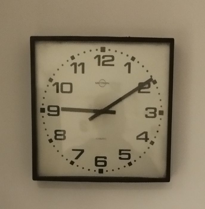Zegar metron oryginalny design