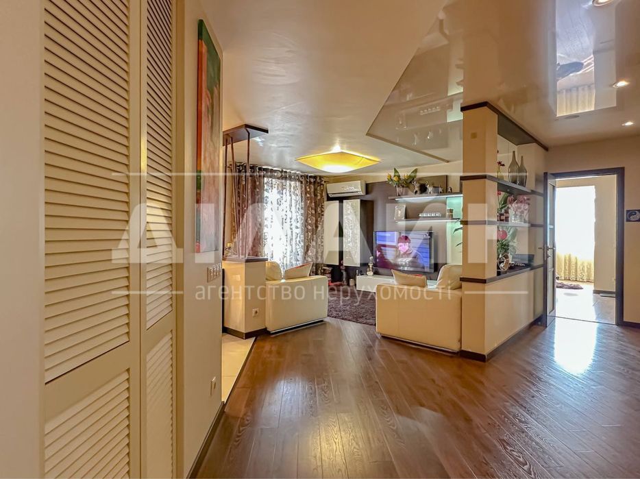 Краща пропозиція! 3-кімн. квартира з ремонтом у центрі міста!