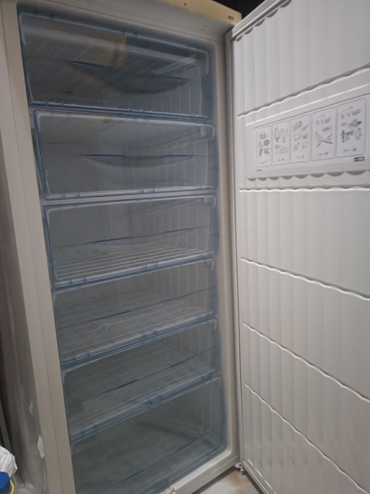 Продам морозильну камеру