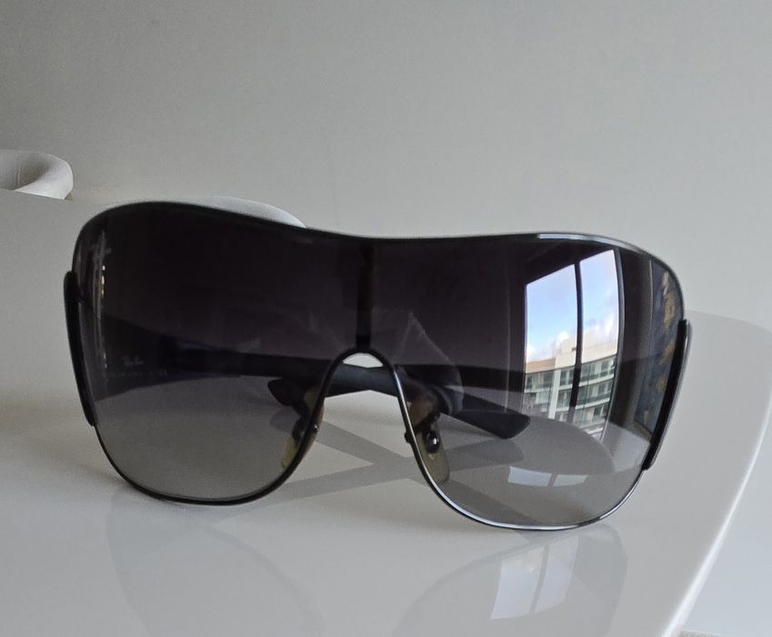 Óculos de sol Ray-Ban em ótimo estado.