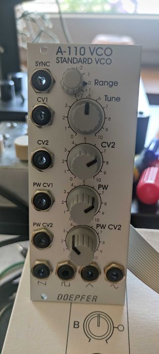 Doepfer A-110-1  (VCO) to oscylator sterowany napięciem.
