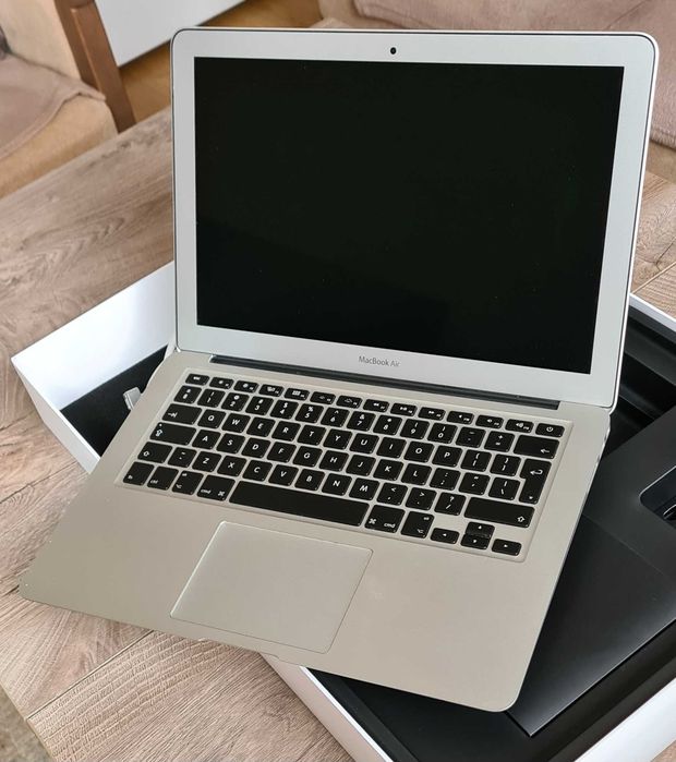 MacBook Air 13" - 8GB RAM i5 A1466 - Zadbany