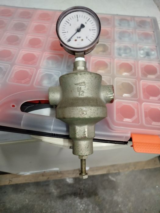 Válvula redutora de caudal