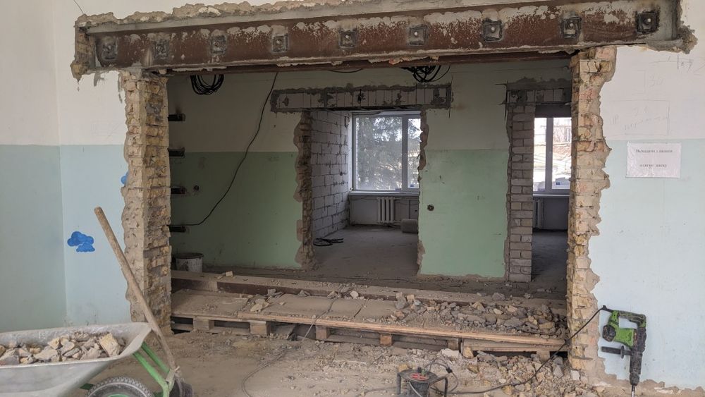 Вырезаем проемы Алмазная резка проемов  демонтажные работы демонтаж.