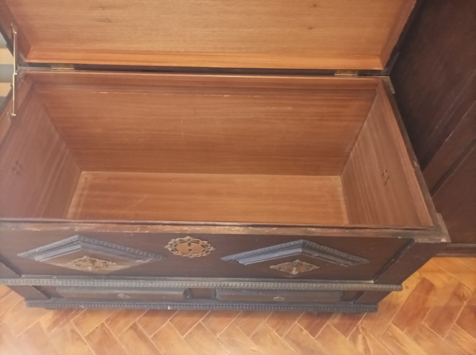 Arca em madeira maciça - Antiguidade