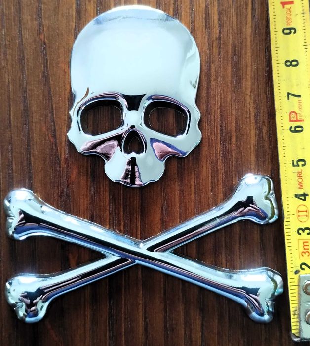 Caveira Autocolante Metal Relevo Decorativa Prateada