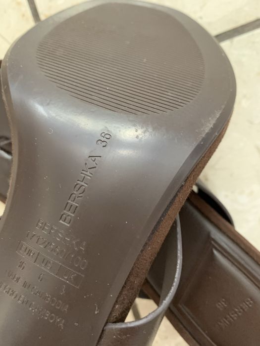 Sandatki Bershka bronzowe