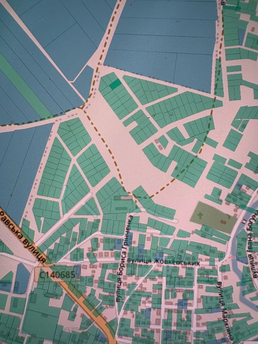 Земельна ділянка в новому районі.