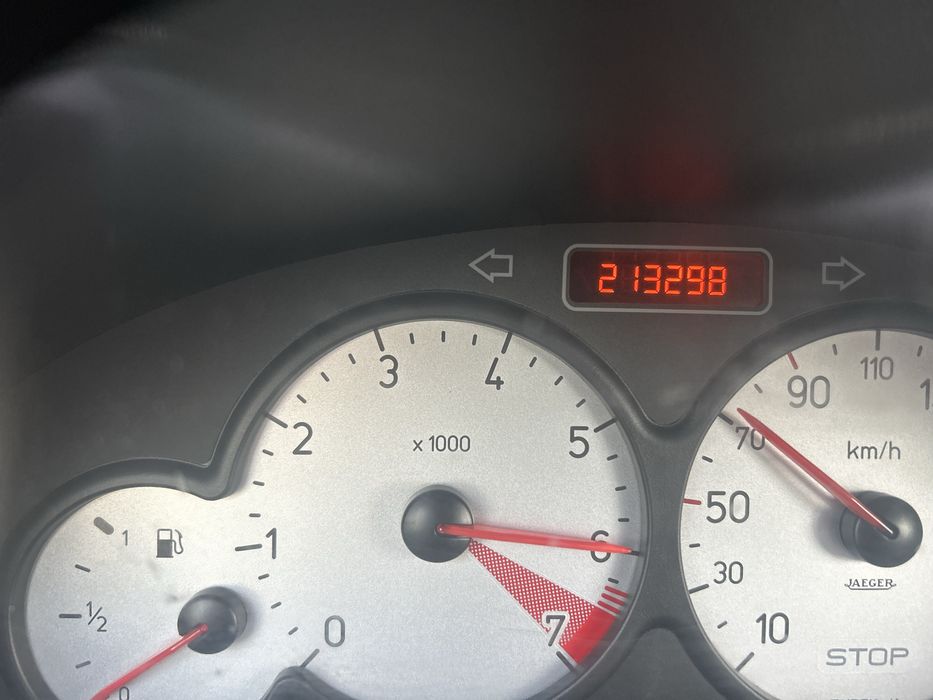 Автомобіль peugeot 206