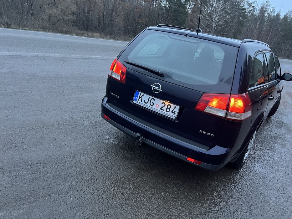 Продаєця ОПЕЛЬ Вектра