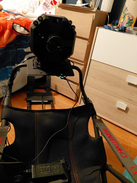 Volante Thrustmaster PS4 e PC