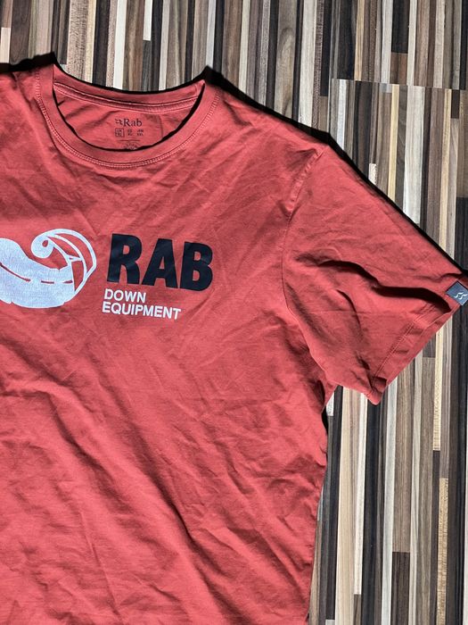 Футболка RAB