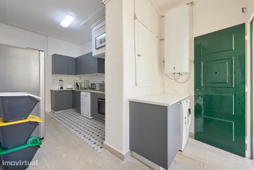 Quarto - localizado em Marquês de Pombal Lisbon
