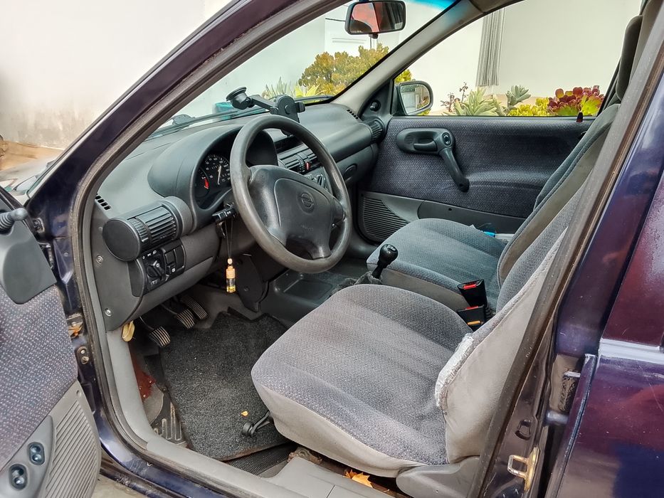 Opel Corsa B 1.2 por apenas 665€ oferta da passagem de nome