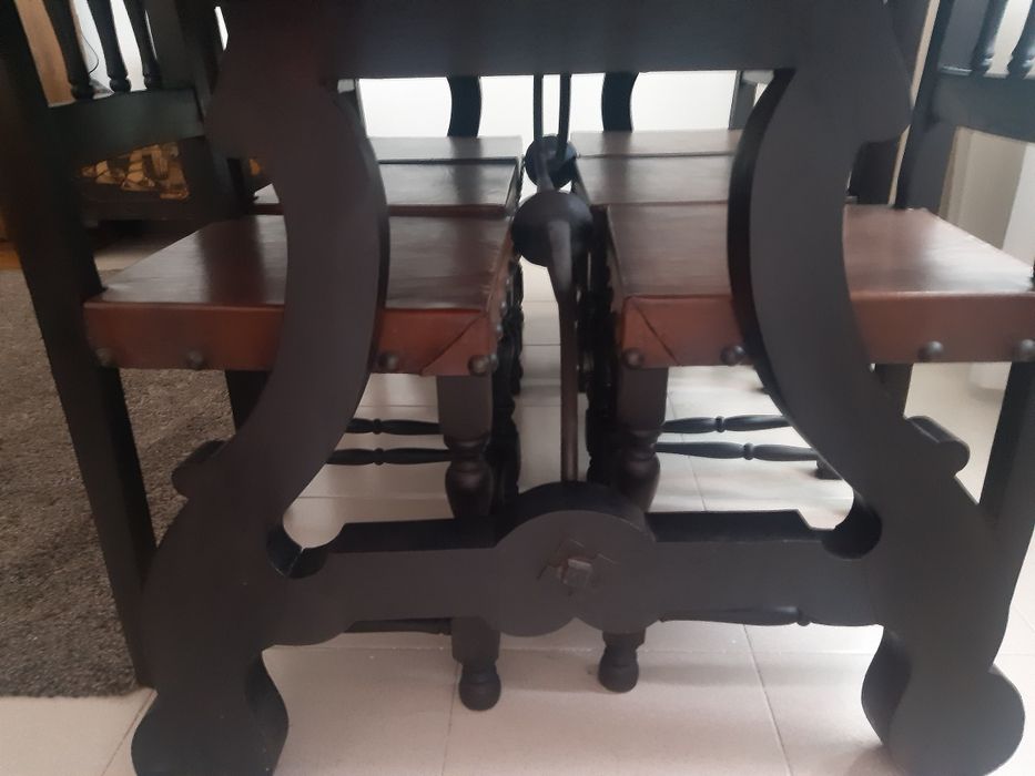 Mesa de refeição e cadeiras