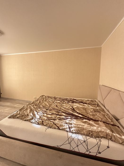 Зигіна, 2х кімнатна студія 17000грн + комунальні