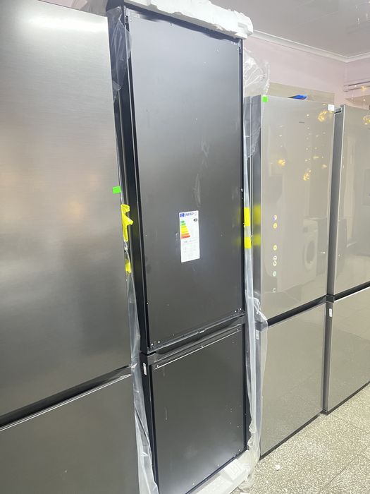 Холодильник для вмонтування Samsung