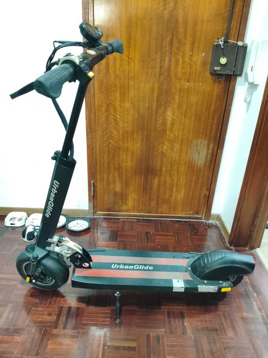 Trotinete urbanglide com pneu furado e sem carregador