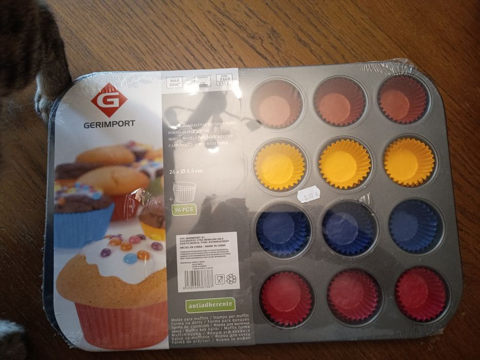 Molde com formas para bolinhos