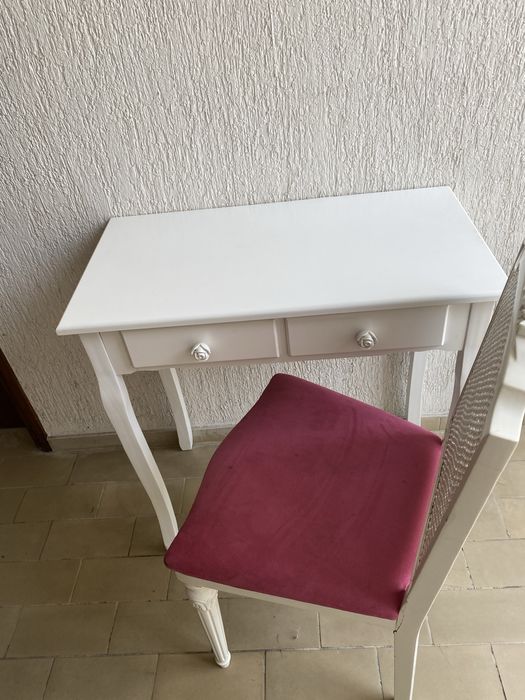 Conjunto de tocador branco e cadeira corde rosa, estilo romântico!