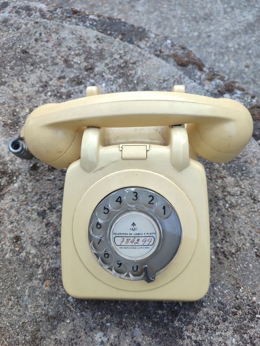 Telefone muito antigo