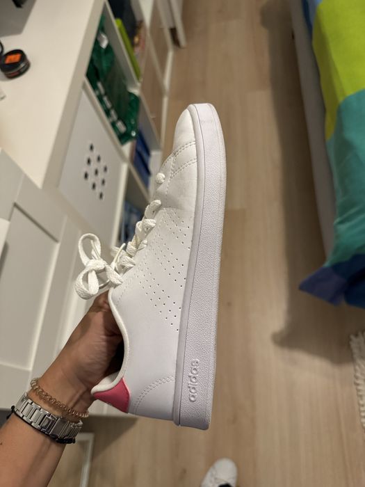 Tenis adidas branco e rosa