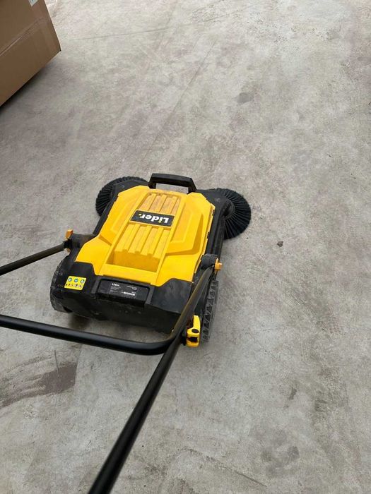 Lider Zbieracz Zamiatarka Ręczna Do Liści Trawy Z Kostki Chodnika 53cm