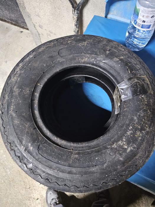 Pneus novos para reboque