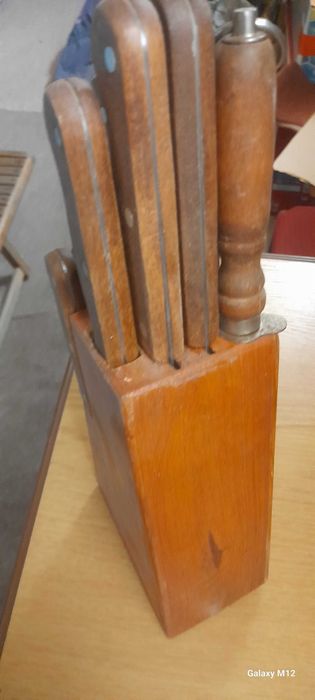 Sprzedam noże z dewnianą rekojeścią