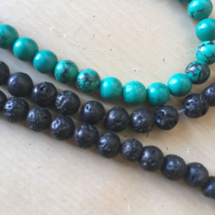 Contas pequenas de pedra