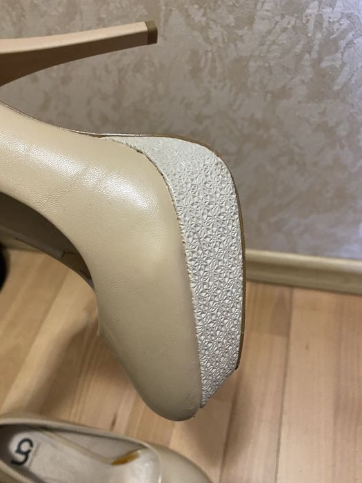 Туфлі жіночі на каблуку