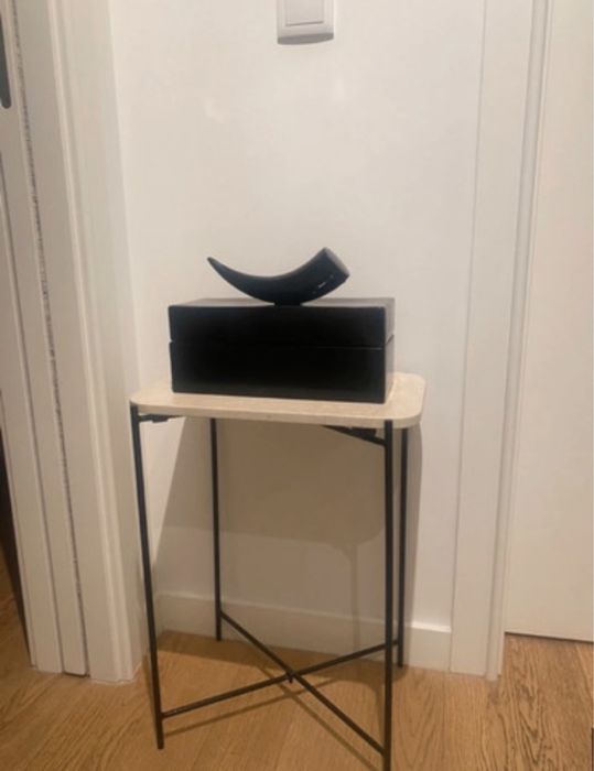 Mesinha elegante de suporte