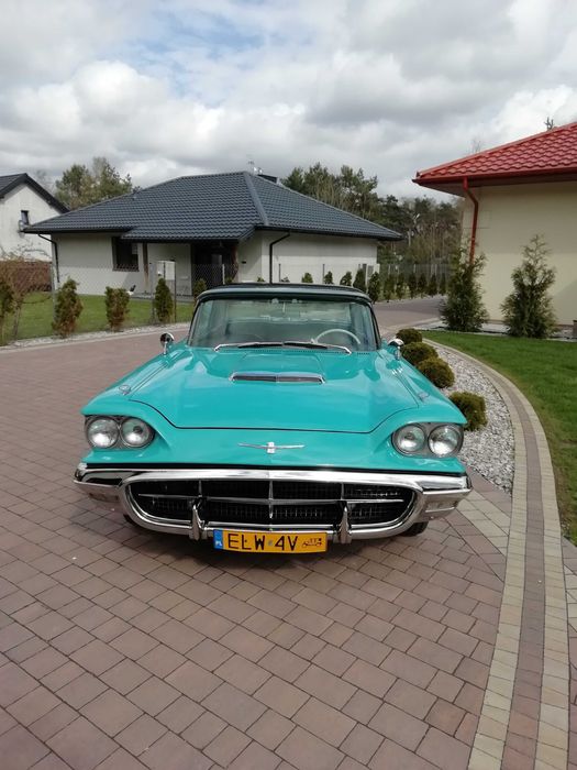 Samochód retro Klasyk Ford Thunderbird 1960 .