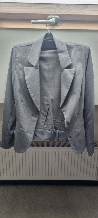 Szary damski garnitur
