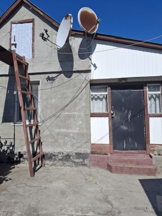 Продам два дома на одном участке.