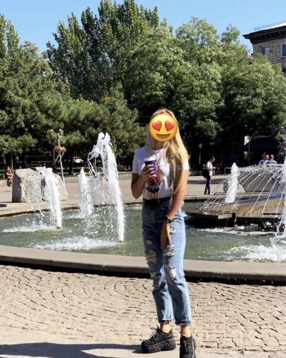 Джинсы мом Stradivarius