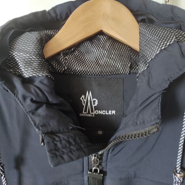 Зимовий пуховик Moncler розмір М.