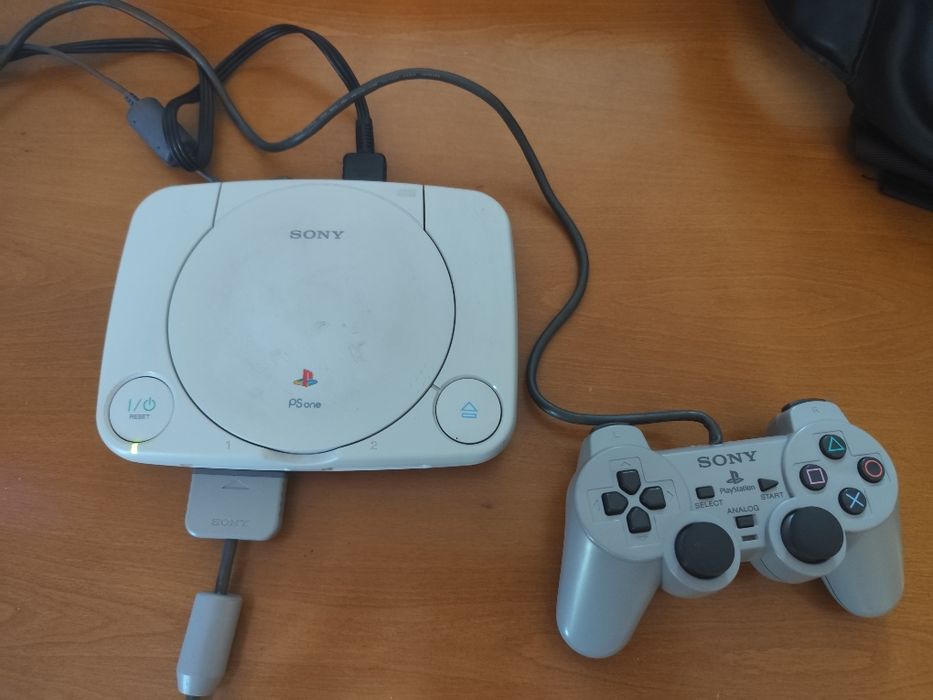 Consola PS One (Sony PlayStation 1 Slim) + Comando + Cabos