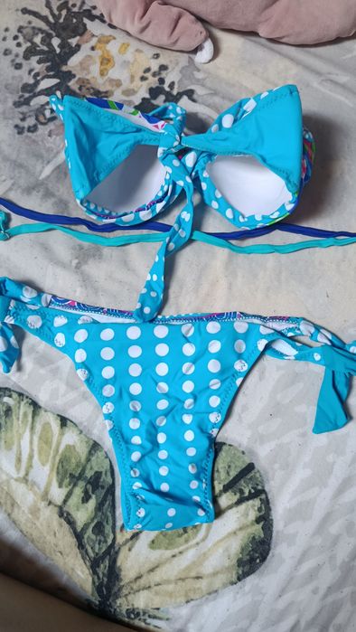 Biquíni estampado multicolor e azul