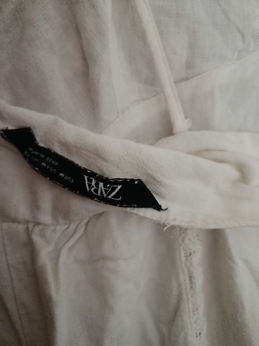 Vestido branco com calção no forro interior
