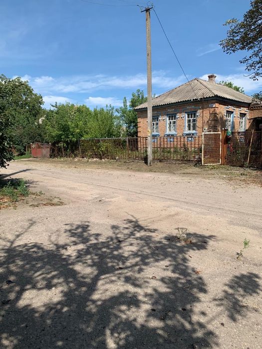 Продається будинок з гаражом